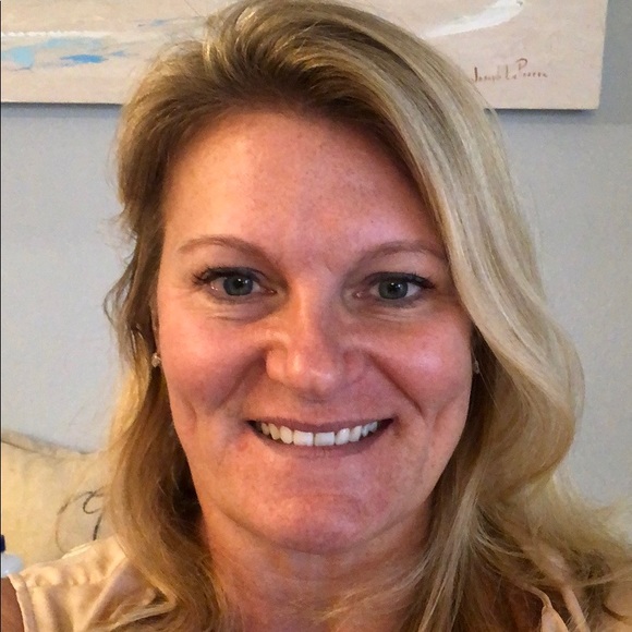 Profile Picture of Jennifer Gilby (@jengilby) on Poshmark