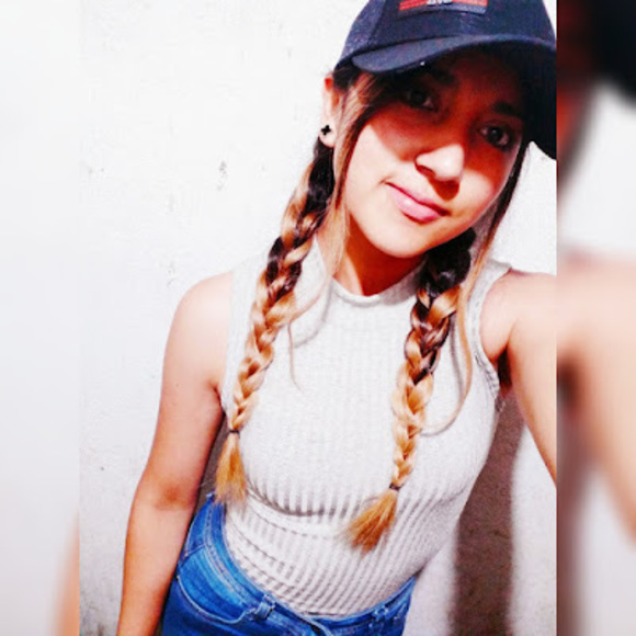 Profile Picture of Erika Arizaga (@erikaarizaga) on Poshmark