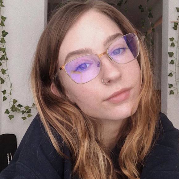 Profile Picture of Olivia Connors (@oliviaconnors) on Poshmark