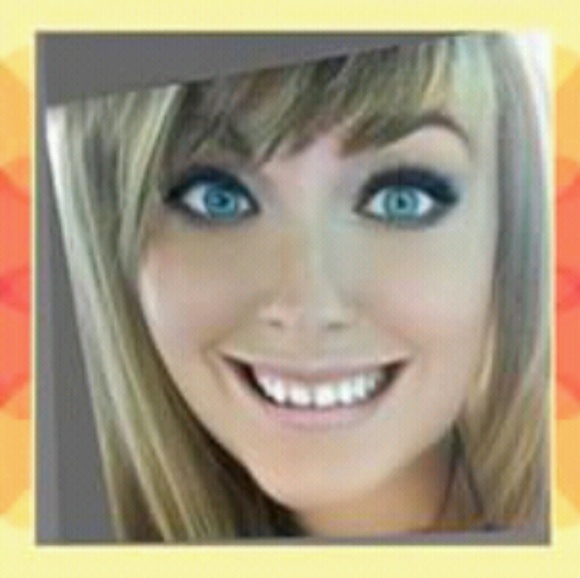 April Mclendon - Poshmark Profile Picture of April Mclendon (@positive_picker) on Poshmark