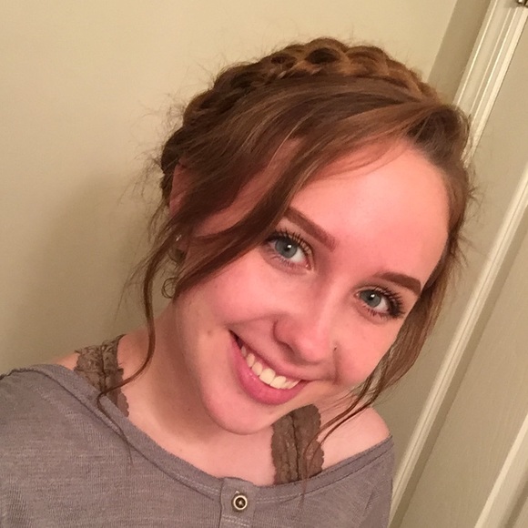 Profile Picture of Madison Messervy (@madisonmesservy) on Poshmark