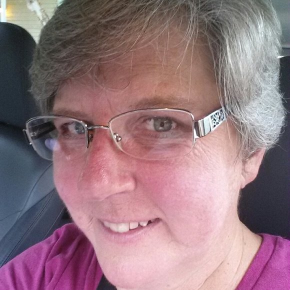 Profile Picture of Lori Rosenthal (@lorirosenthal) on Poshmark