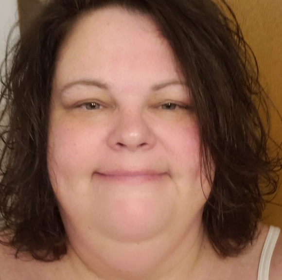 Profile Picture of Lori Amberger (@loriamberger) on Poshmark
