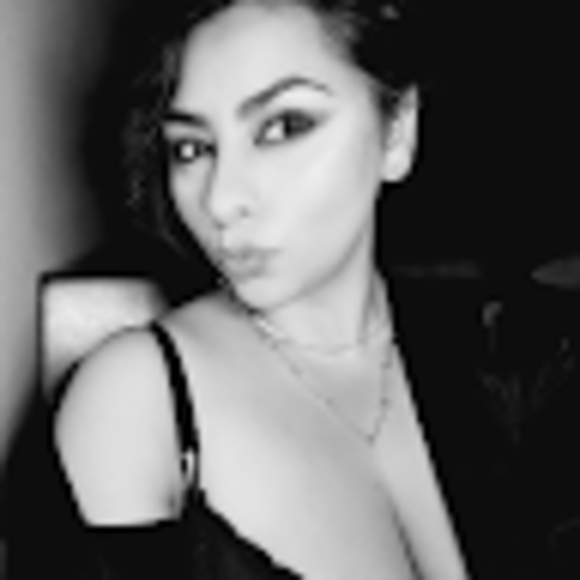 Profile Picture of Ariadna Alvarez (@ariadnaalvar223) on Poshmark