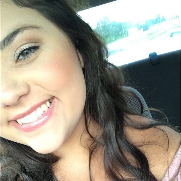 Profile Picture of Hailey Parsons (@haileyparsons12) on Poshmark
