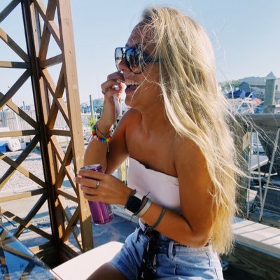 Profile Picture of Hannah (@HannShuren) on Twitter