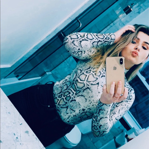 Profile Picture of Samantha Lipson (@samanthalipson) on Poshmark