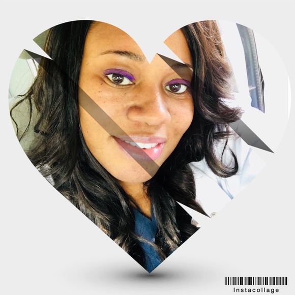 Profile Picture of Janet Murray (@yarrumj) on Poshmark