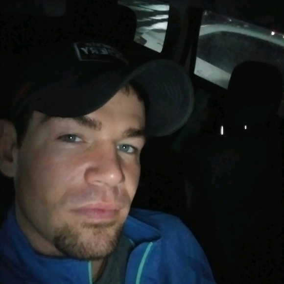 Profile Picture of Shannon Borton (@borton87) on Poshmark