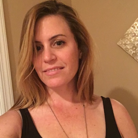 Profile Picture of Kat Seff (@kittykatness) on Poshmark