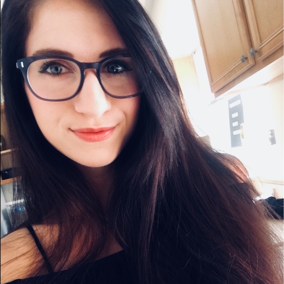Profile Picture of Charissa Scott (@charissas) on Poshmark