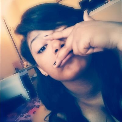 Profile Picture of Miranda McConnell (@muurda_laaaura) on Twitter