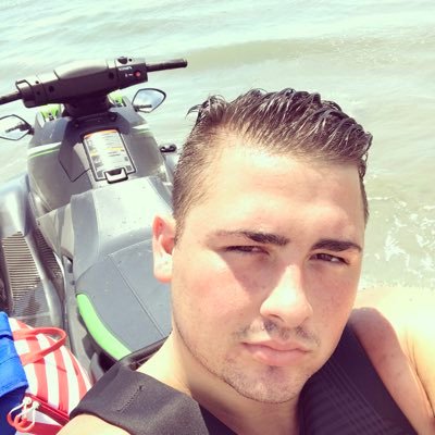Profile Picture of Luke Robertson (@Drunkin_saler) on Twitter