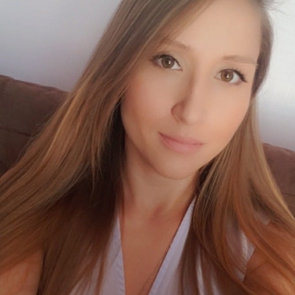 Profile Picture of Julia Downey (@juliadowney454) on Poshmark