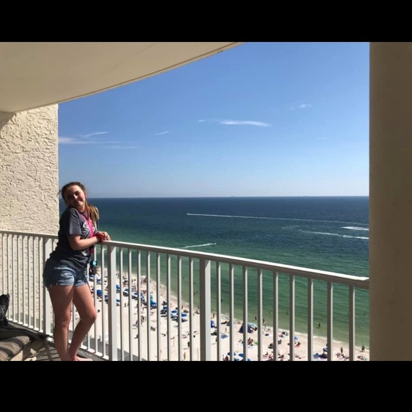 Profile Picture of Kensleigh Fairley (@kens15281) on Poshmark