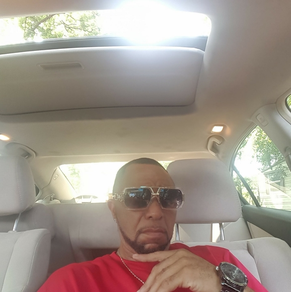 Profile Picture of Raymond Showers (@rashowers) on Poshmark