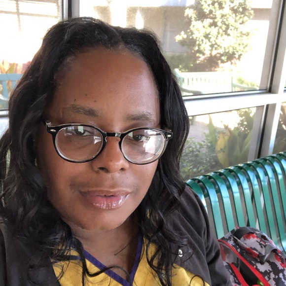 Profile Picture of Suzanne Bates (@luscioustail35) on Poshmark