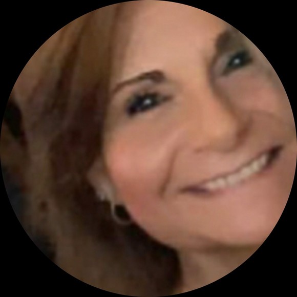 Profile Picture of Sandra Scarpena (@sanlyn77) on Poshmark