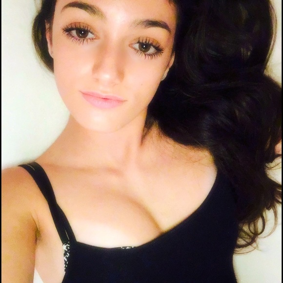 Profile Picture of Jade Duthoit (@jadeeeeeeeeee) on Poshmark