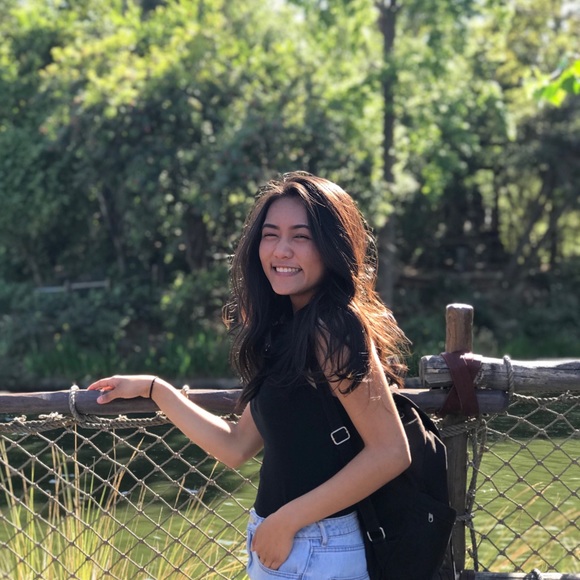 Profile Picture of Sidny claire Sambilay (@sidnyc) on Poshmark