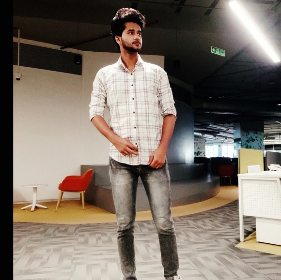 Profile Picture of Faisal Ahmed (@ahmed8800425030) on Poshmark