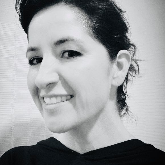 Profile Picture of Andrea Cutright (@andicuts) on Poshmark
