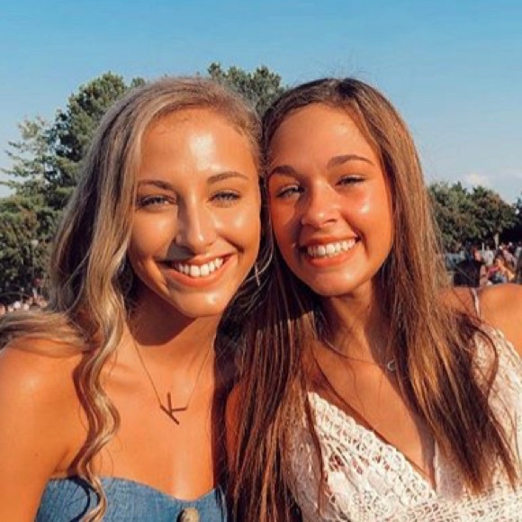 Profile Picture of Bentley Dixon (@bentleydixon04) on Poshmark