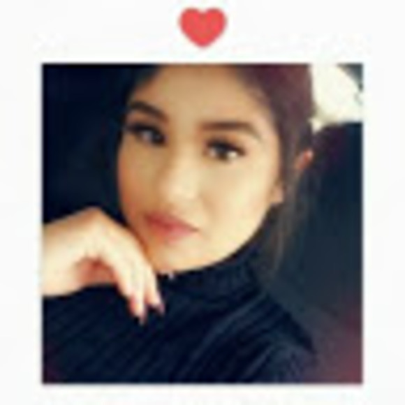 Profile Picture of Cindy Paez (@cindy_paez) on Poshmark