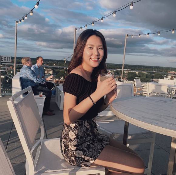 Profile Picture of Ivy Lu (@xmj0216) on Poshmark