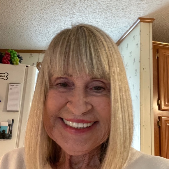 Profile Picture of Carla Alvarez (@cbalvarez123) on Poshmark