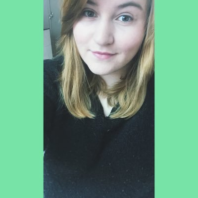 Profile Picture of Holly Pritchard (@pinkspilled) on Twitter