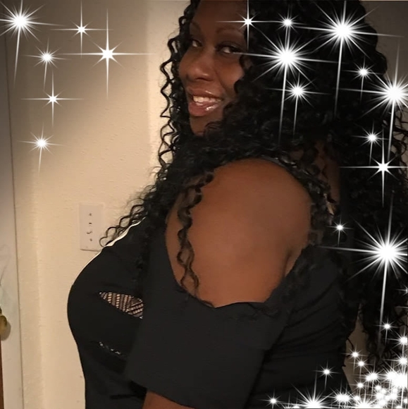 Profile Picture of Quentisha Perry (@quentishaperry) on Poshmark