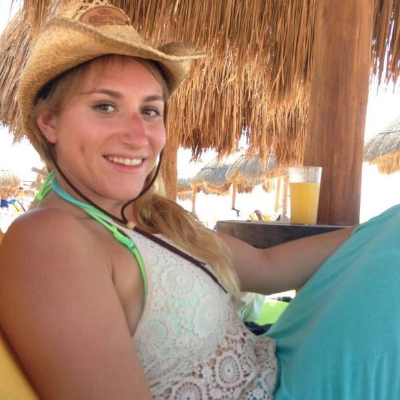 Profile Picture of Jessica Gidzinski (@jgidzinski) on Poshmark