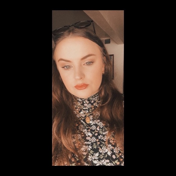 Profile Picture of Erin Langmead (@evlang) on Poshmark