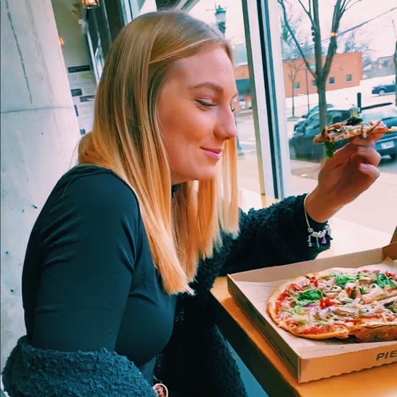 Profile Picture of Kara Busemeyer (@karabuse20) on Poshmark