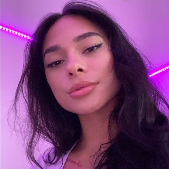 Profile Picture of Shop Riskyg (@shopriskyg) on Poshmark