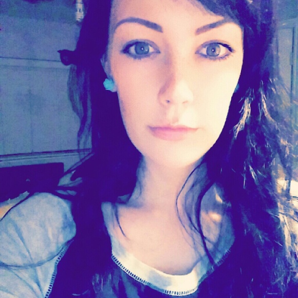 Profile Picture of Lindy Stephens (@lstep3) on Poshmark