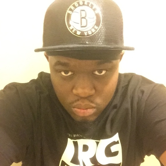 Profile Picture of Darrell Hammond (@dhammond8701) on Poshmark
