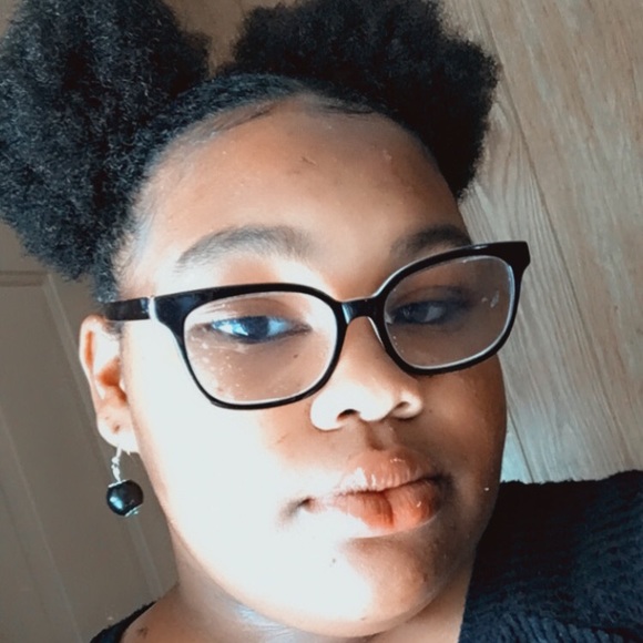 Profile Picture of Kendra Gillis (@kendragillis) on Poshmark