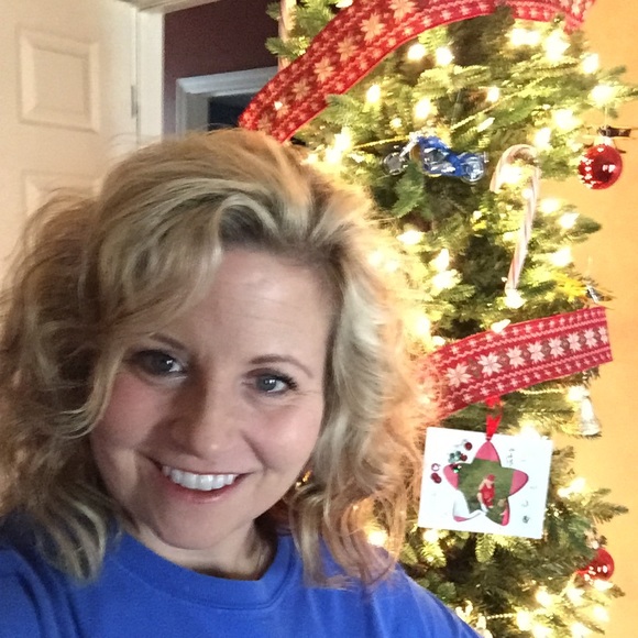 Profile Picture of Amy Corley (@amyrose1970) on Poshmark