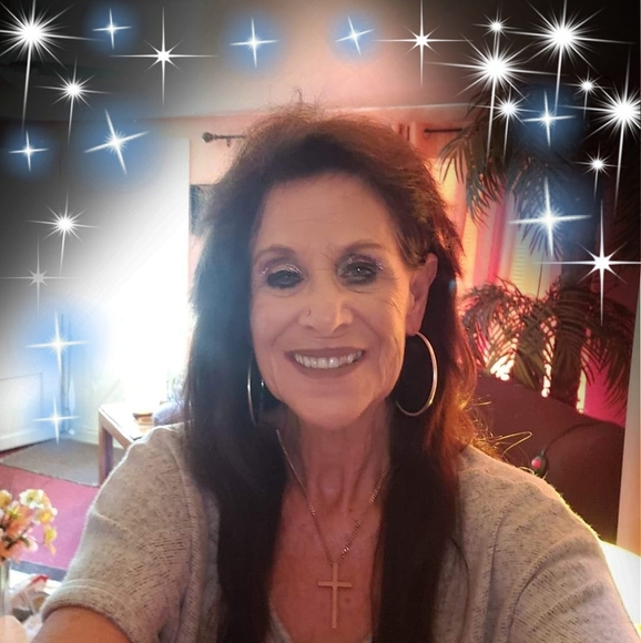 Profile Picture of Trish Schroll (@ronni915) on Poshmark