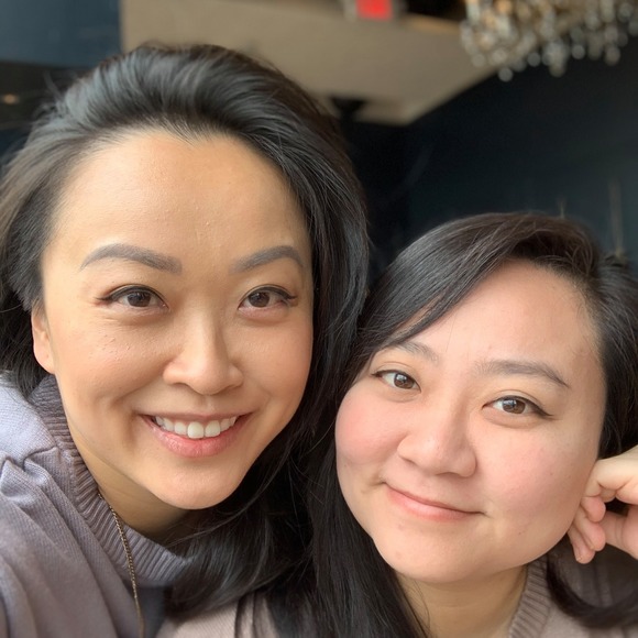 Profile Picture of Jo Huang (@jojopop671) on Poshmark