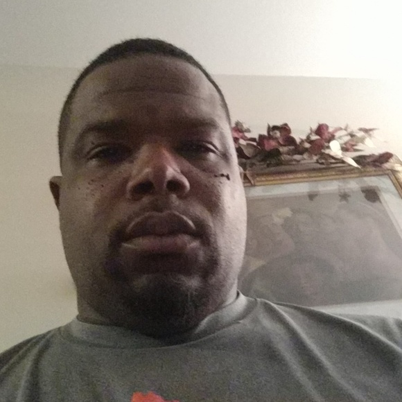 Shawn Mattress - Poshmark Profile Picture of Shawn Mattress (@vincentsm) on Poshmark