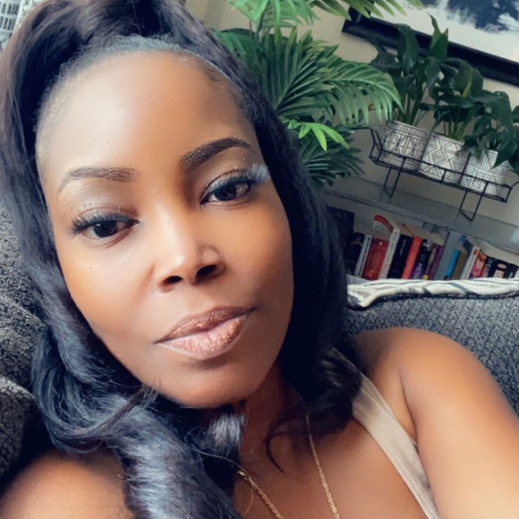 Profile Picture of Tanisha Lennox (@tanishalennox) on Poshmark