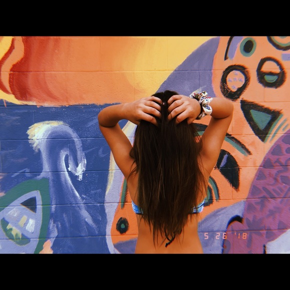 Profile Picture of Eela Snively (@ellaasnivelyy) on Poshmark