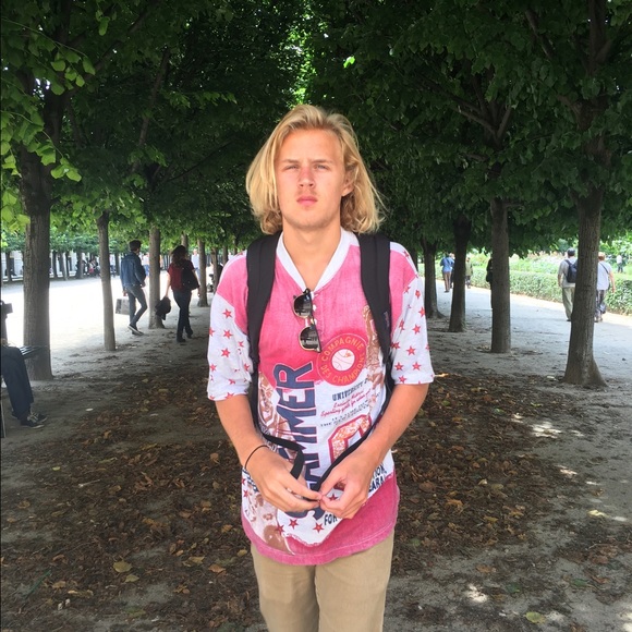 Profile Picture of William Setterquist (@willsetter) on Poshmark
