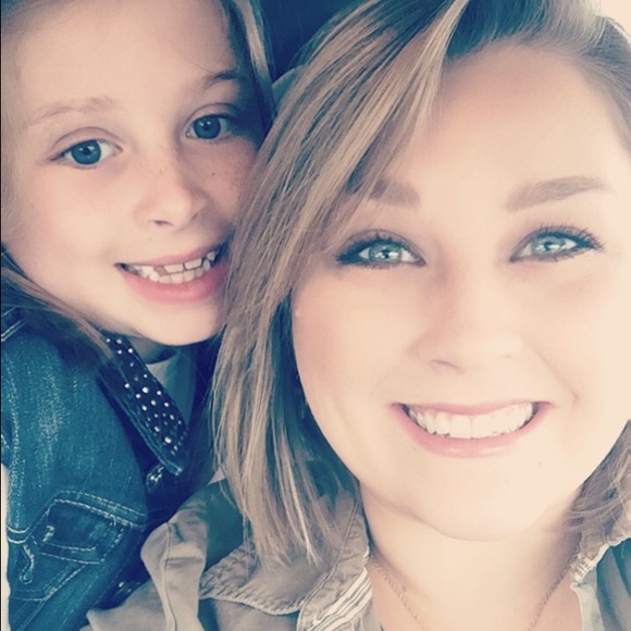 Profile Picture of Brijeit Schnurr (@bschnurr717) on Poshmark