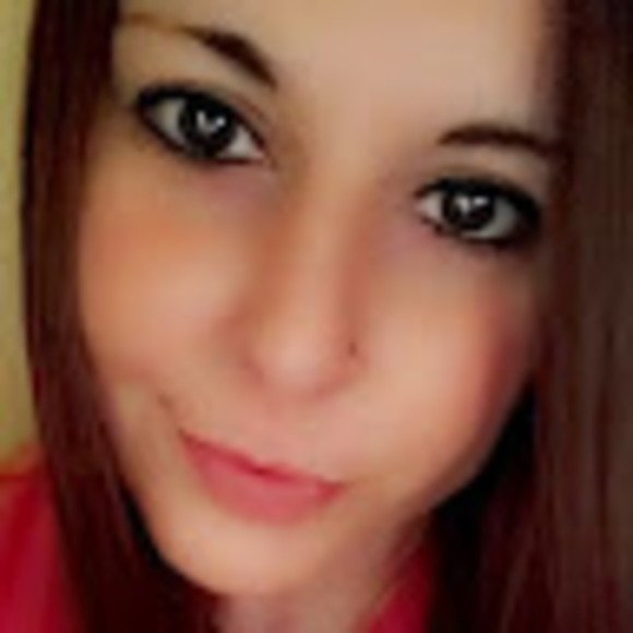 Profile Picture of Debbie Roark (@silentecho41) on Poshmark