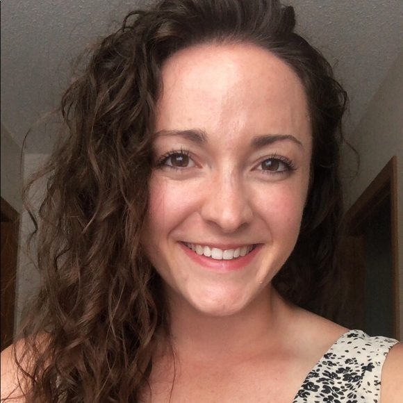 Profile Picture of Gabby Dechant (@gabby_wilson) on Poshmark