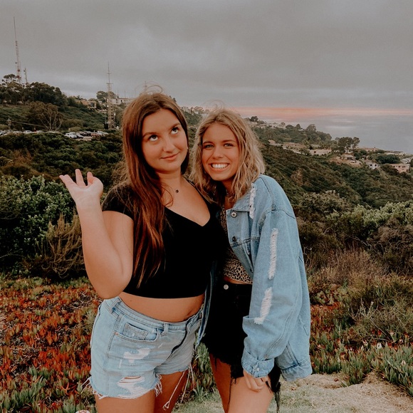 Profile Picture of Julia Tingey (@j_tingey) on Poshmark